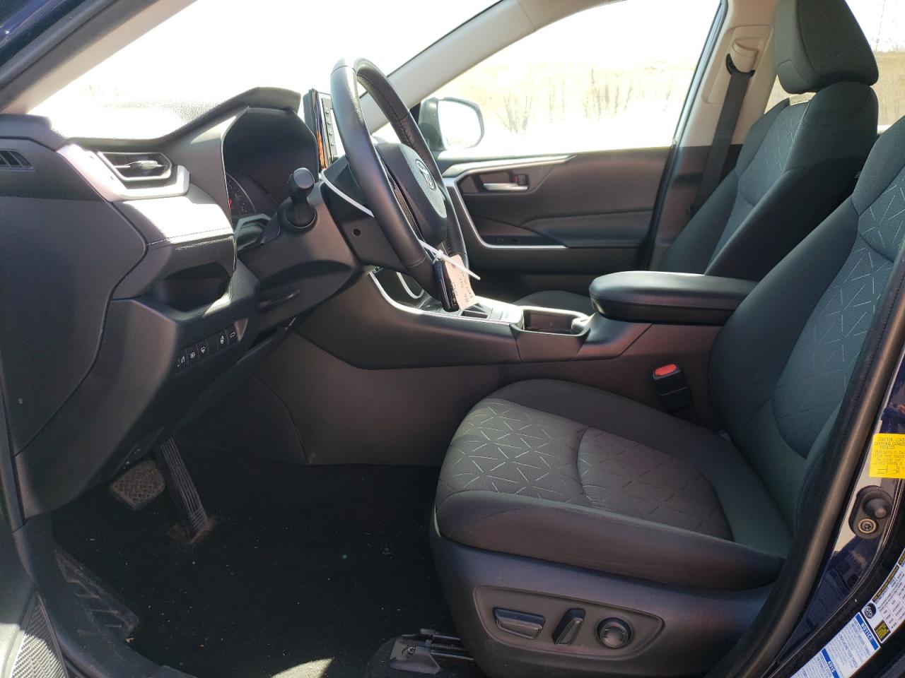 Toyota RAV4 Xle Image 4