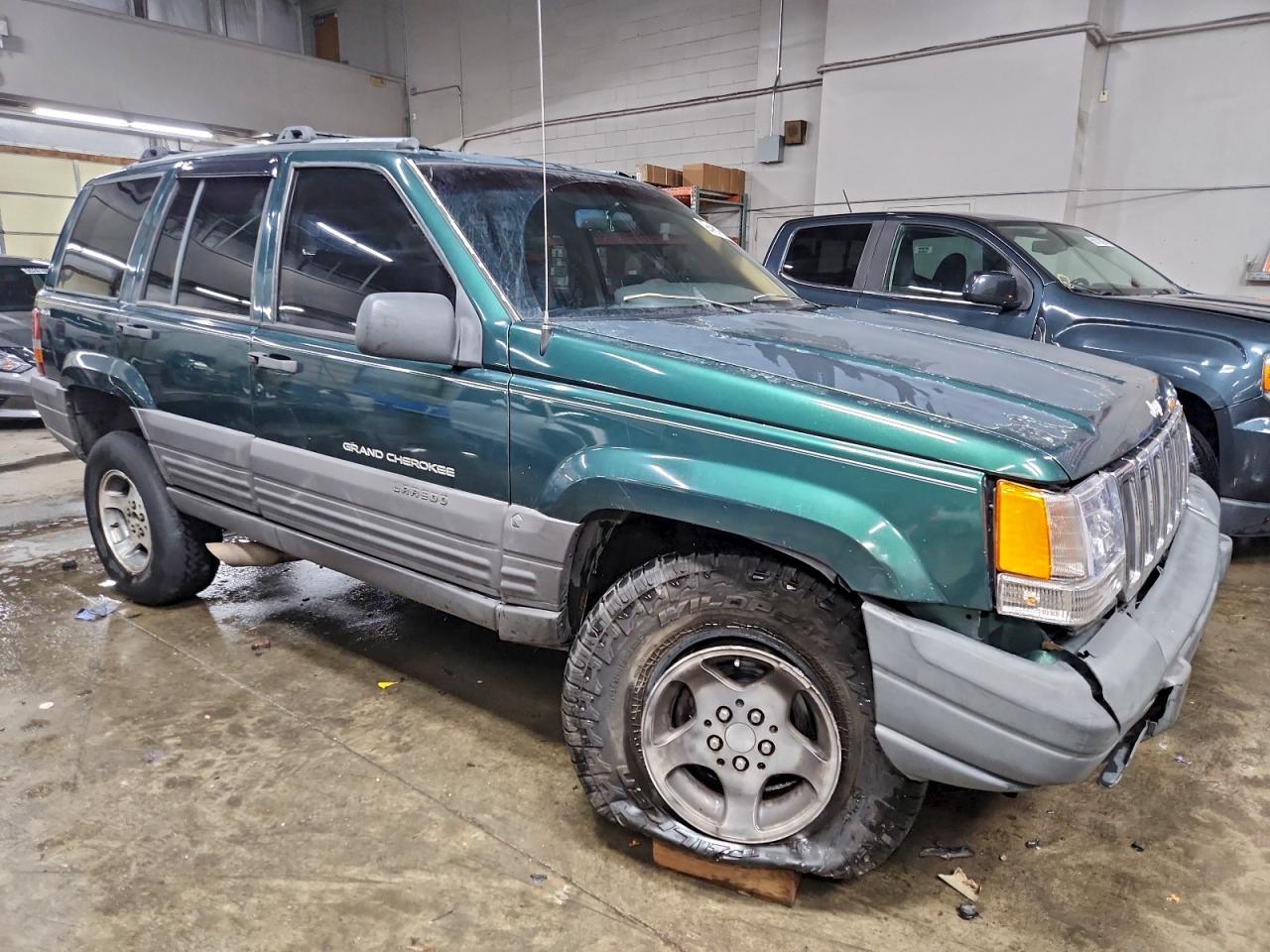 Jeep Grand Cherokee Laredo Image 2