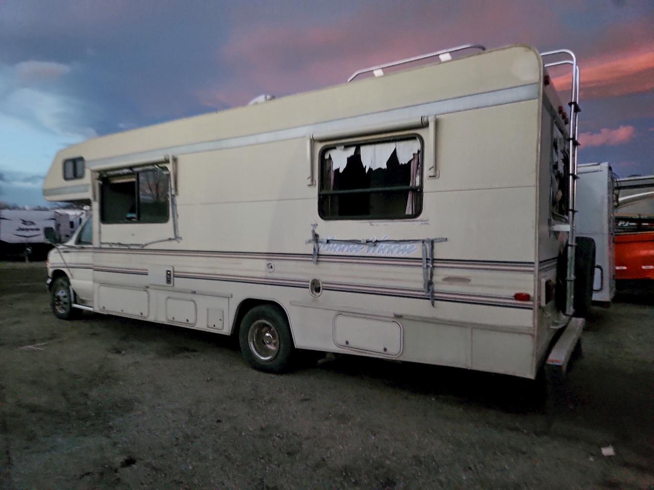 Winnebago Mini Winnie E350 Cutaway Van Image 2