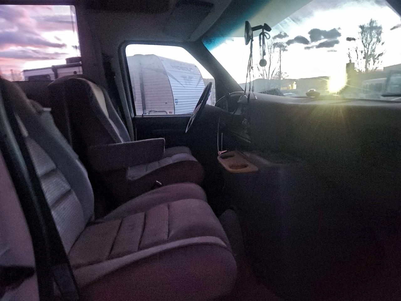 Winnebago Mini Winnie E350 Cutaway Van Image 6