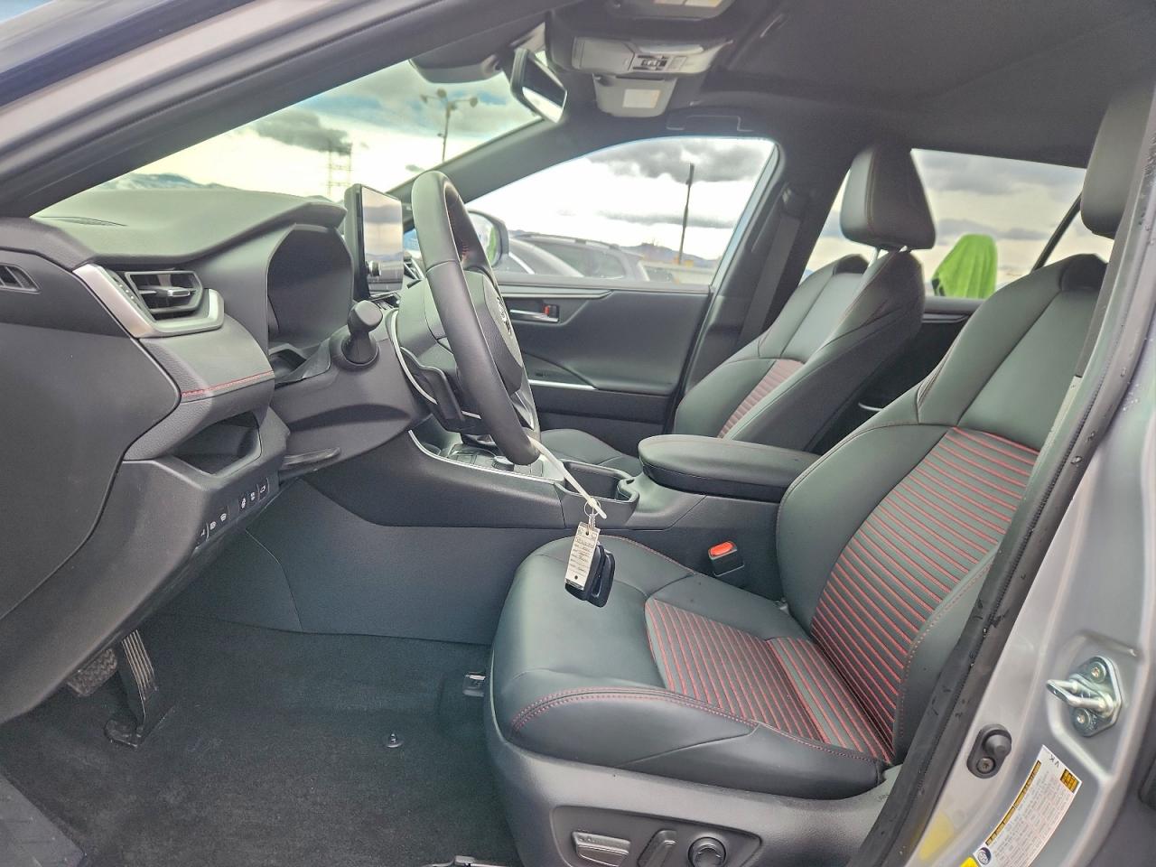 Toyota RAV4 Xse Image 8