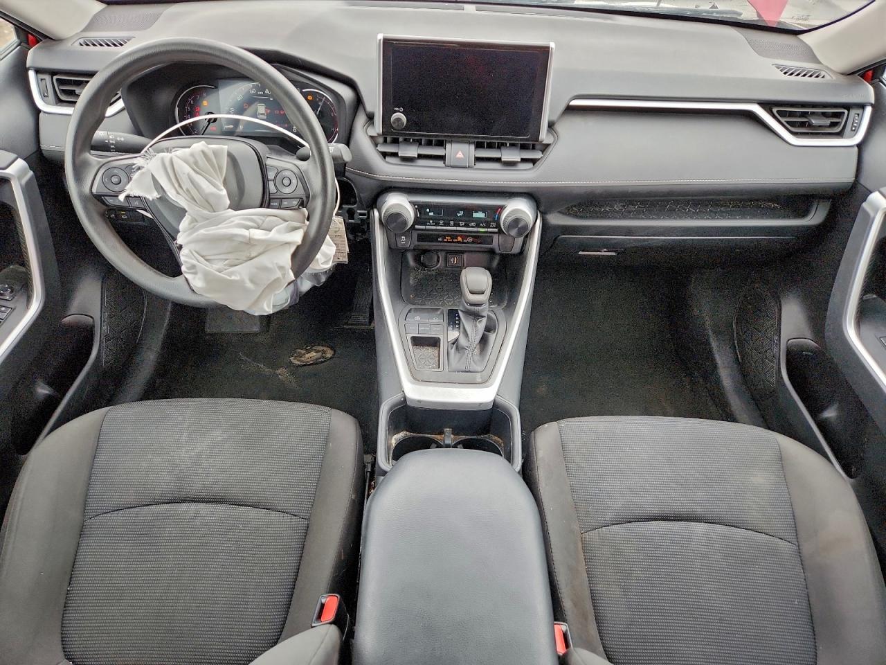 Toyota RAV4 Le Image 14