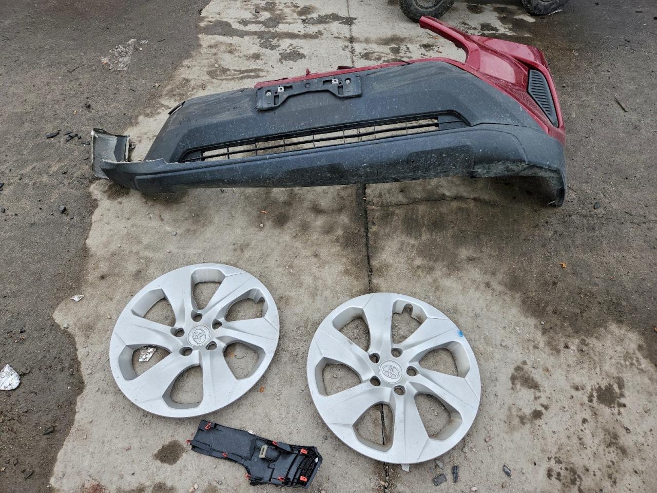 Toyota RAV4 Le Image 8