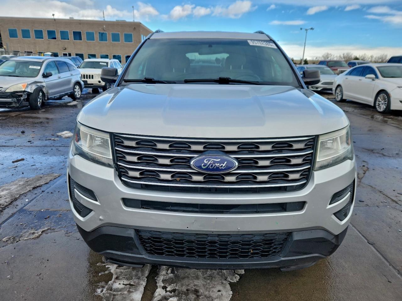 Ford Explorer Image 13