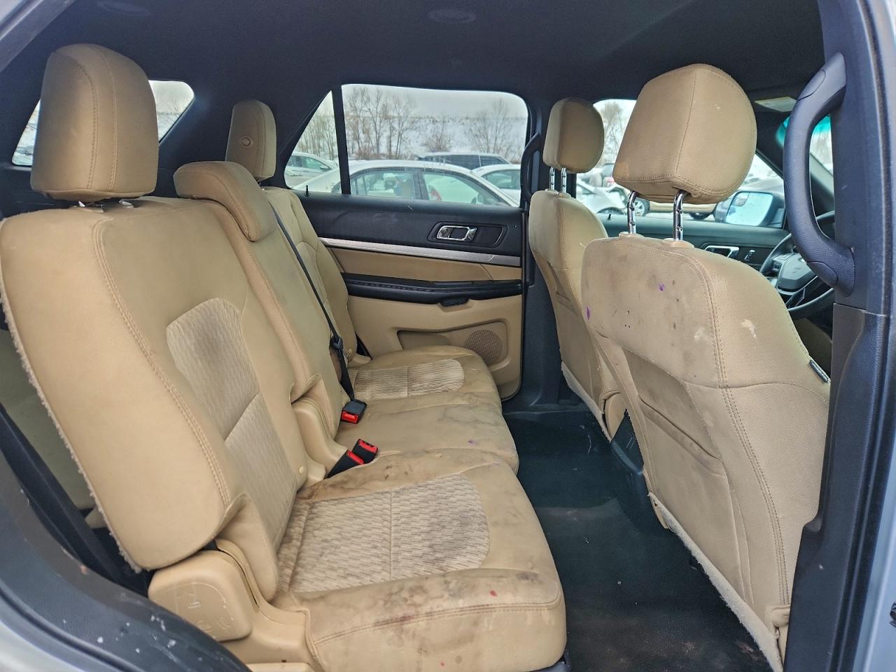 Ford Explorer Image 8