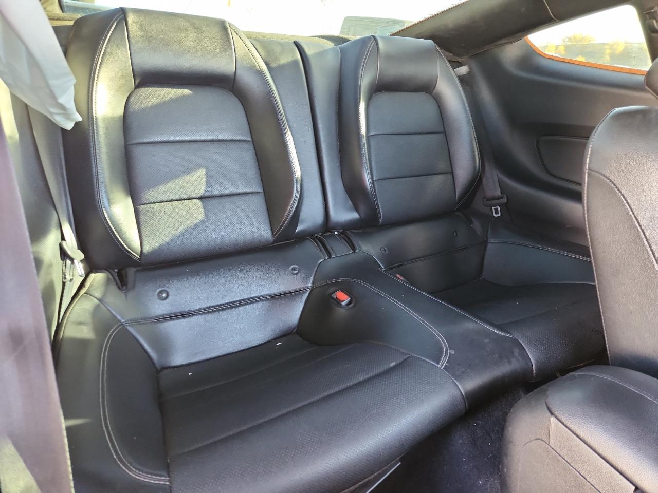 Ford Mustang Image 4