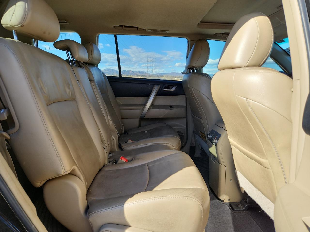 Toyota Highlander Base Image 3