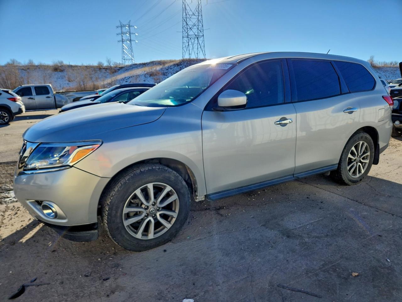 Nissan Pathfinder S Image 1