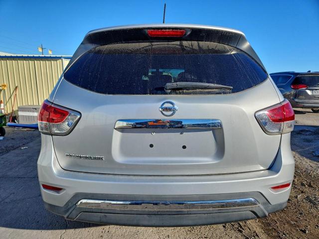 Nissan Pathfinder S Image 8