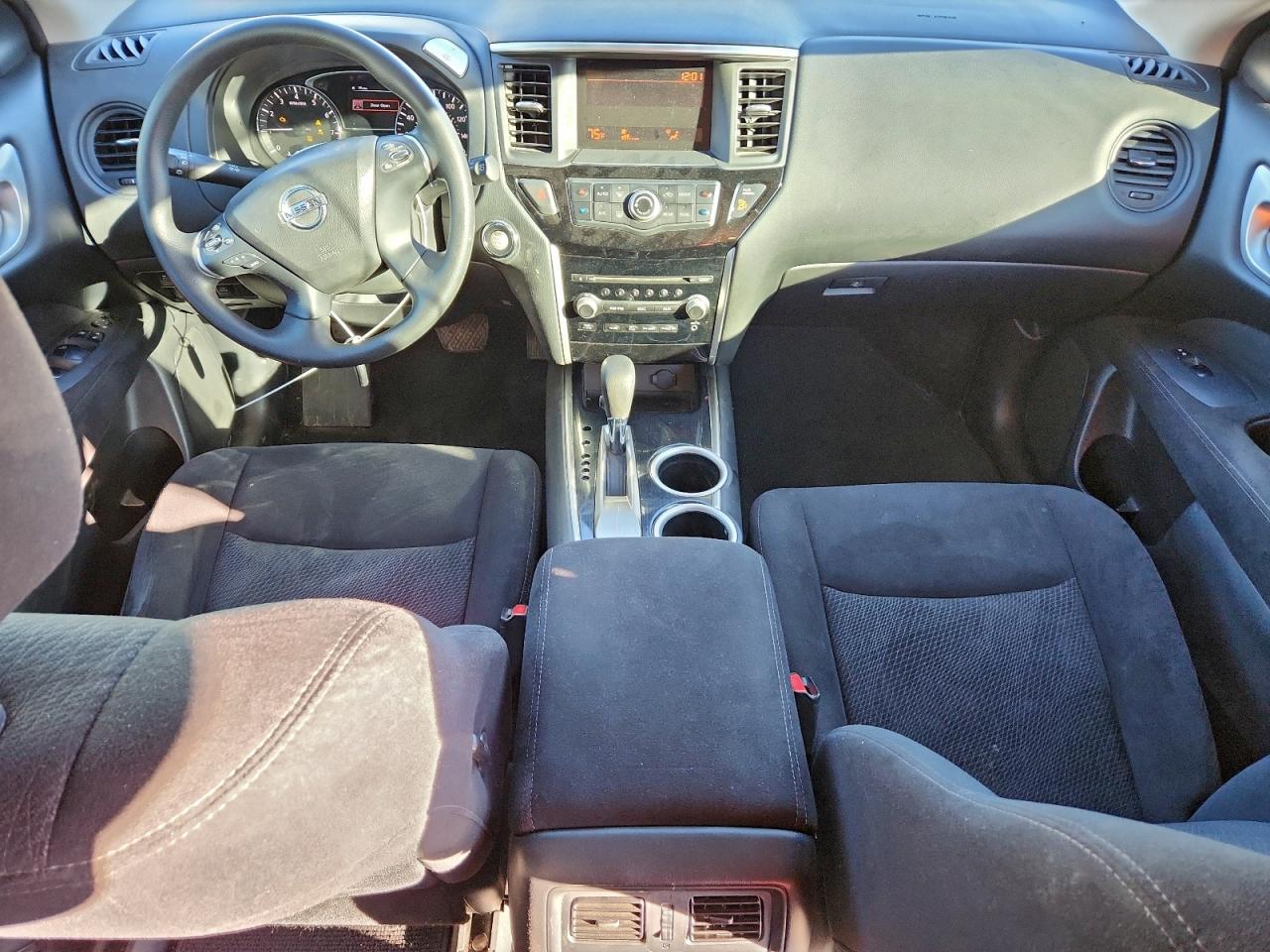 Nissan Pathfinder S Image 3