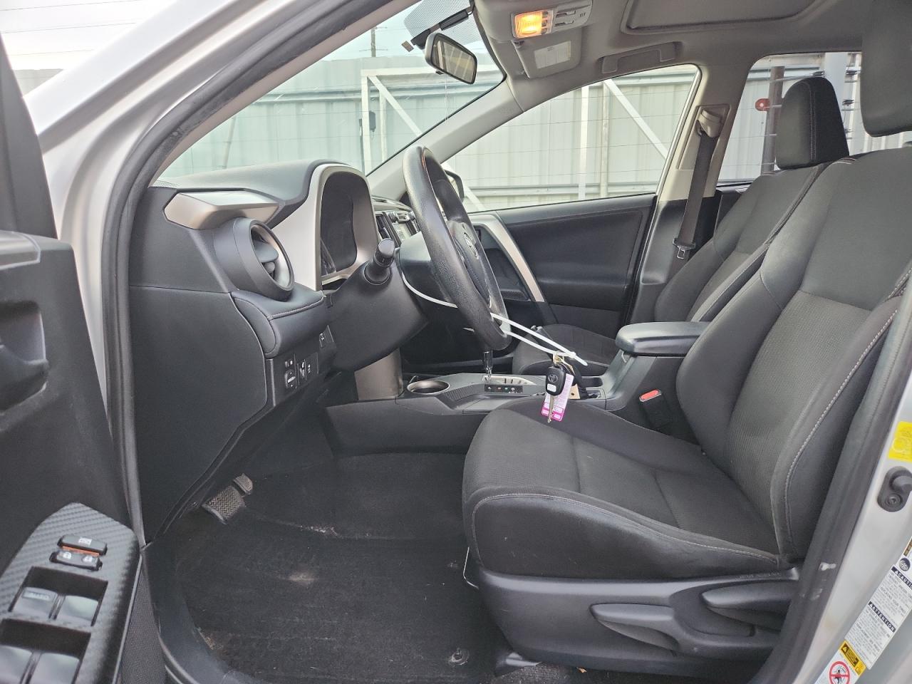 Toyota RAV4 Xle Image 7