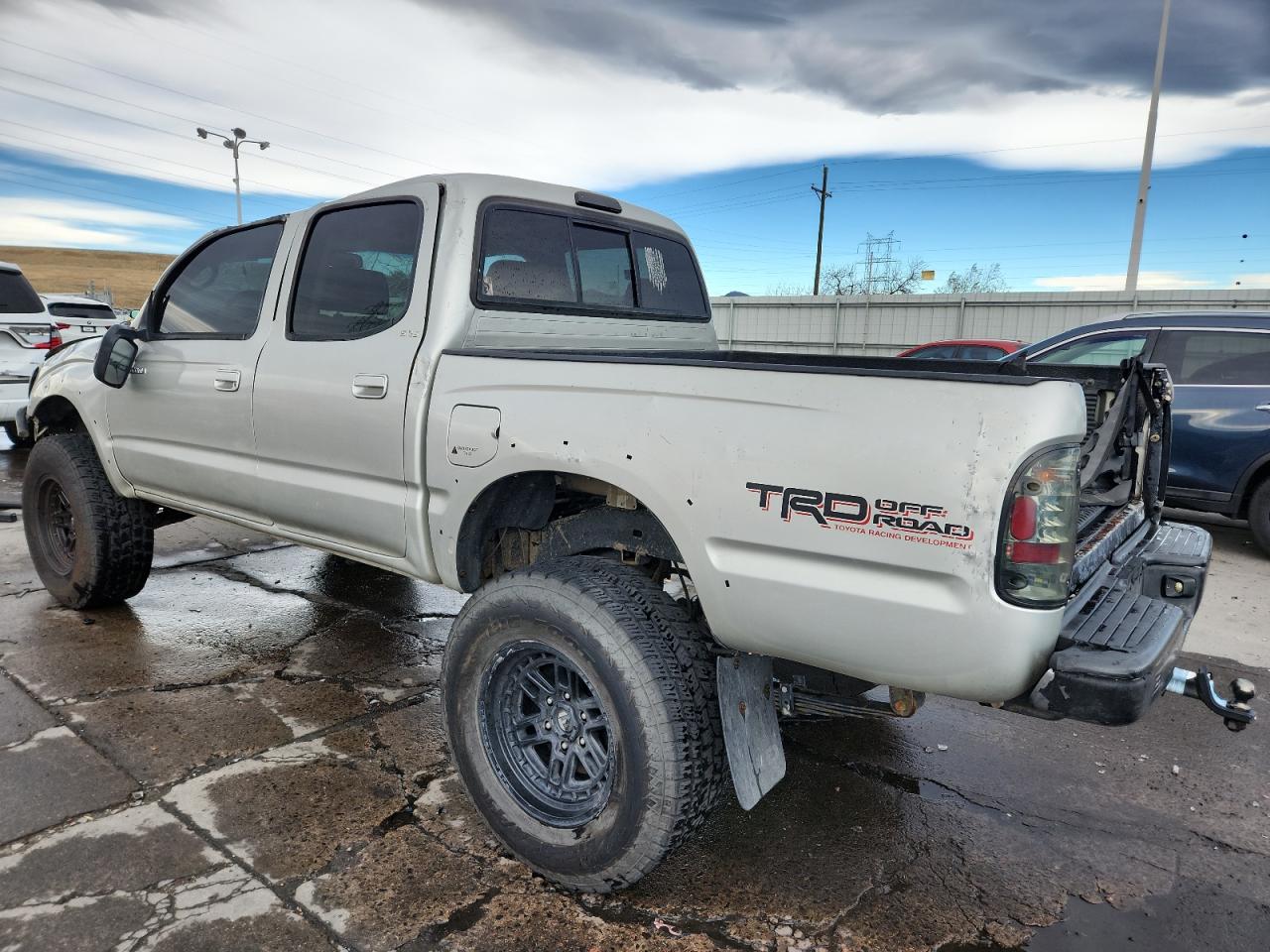 Toyota Tacoma Double Cab Image 3