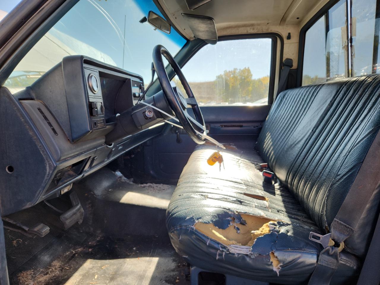 GMC G-series C2500 Image 2