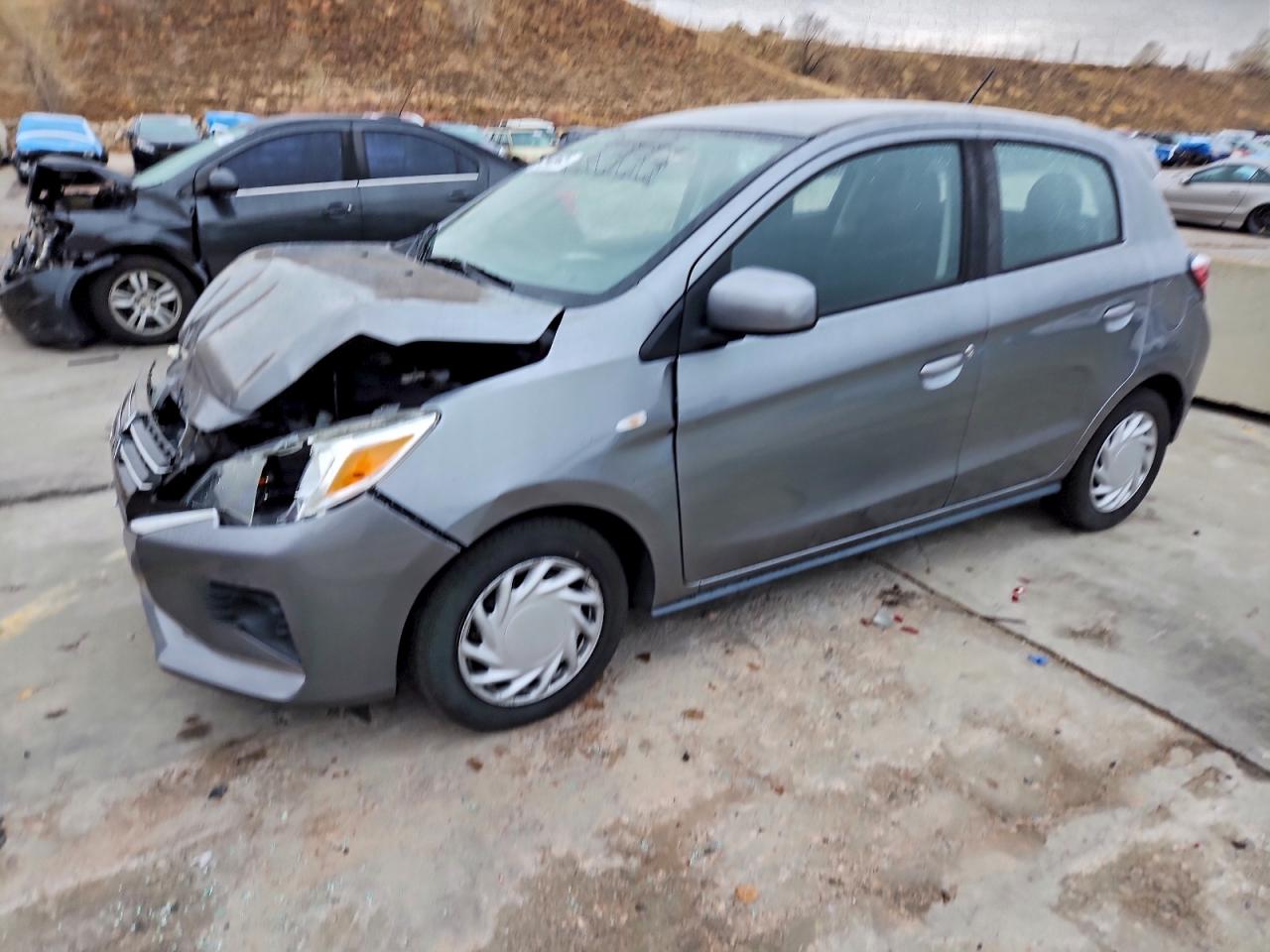 Mitsubishi Mirage Es Image 1