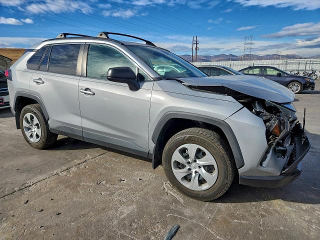 Toyota RAV4 Le Image 8