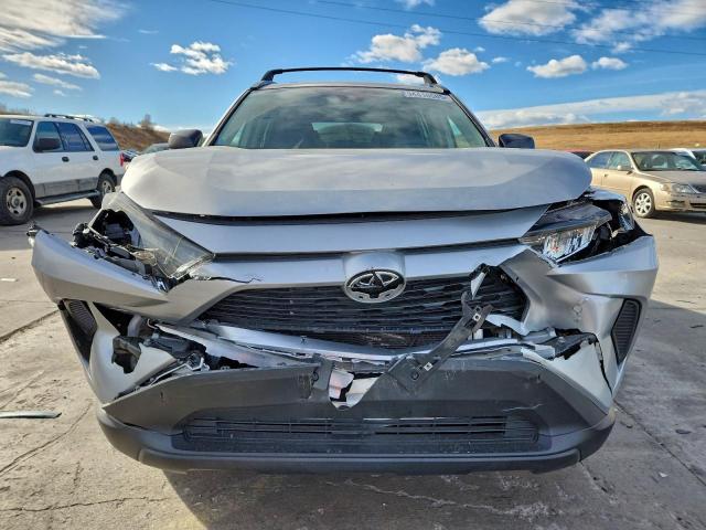 Toyota RAV4 Le Image 2