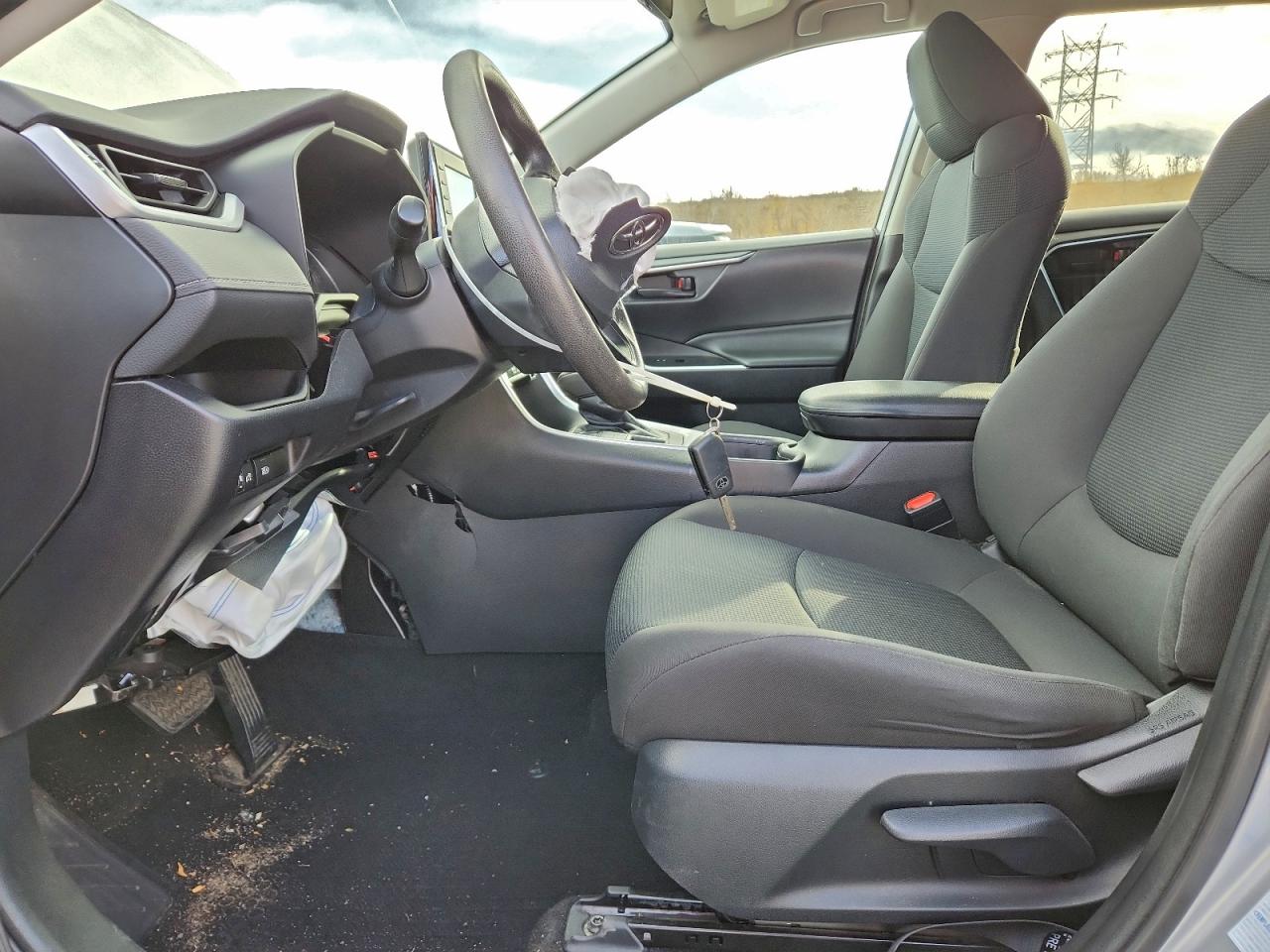 Toyota RAV4 Le Image 3