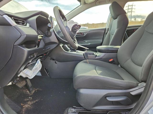 Toyota RAV4 Le Image 3