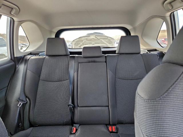 Toyota RAV4 Le Image 11