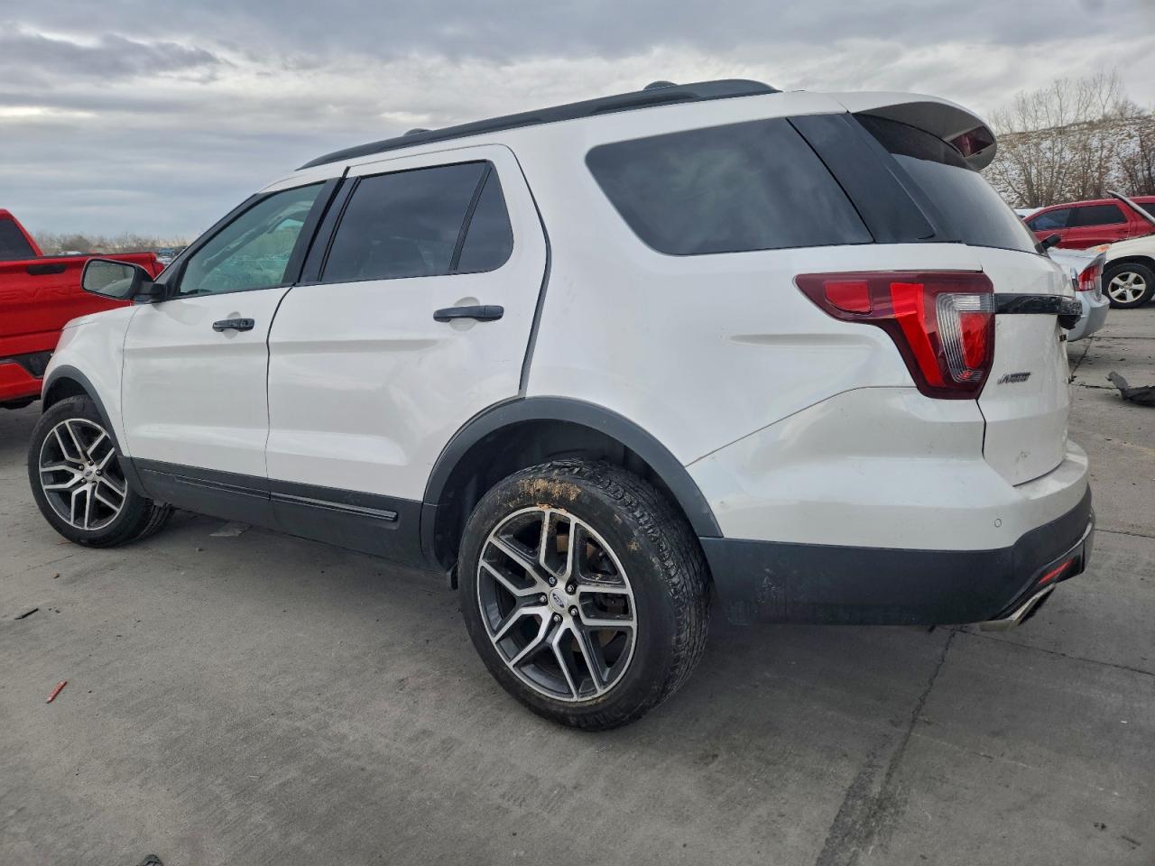 Ford Explorer Sport Image 8