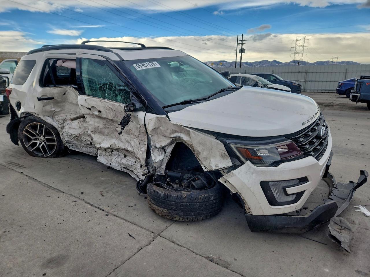 Ford Explorer Sport Image 10