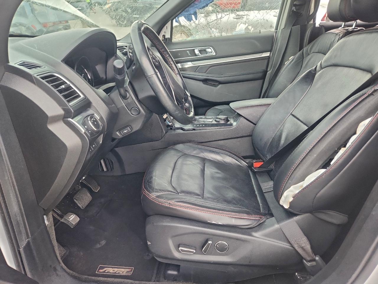 Ford Explorer Sport Image 13