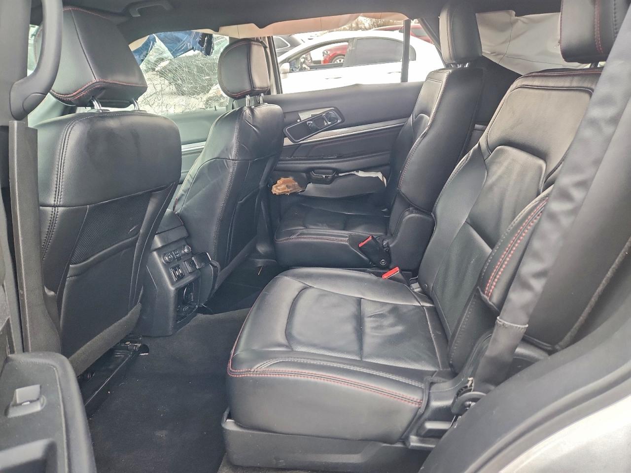 Ford Explorer Sport Image 6