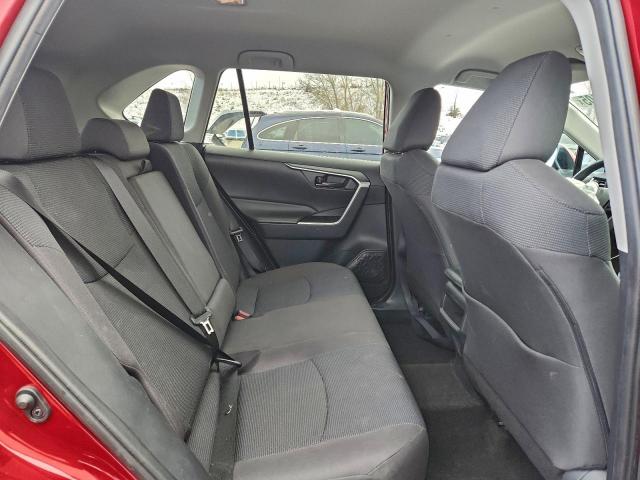 Toyota RAV4 Le Image 4