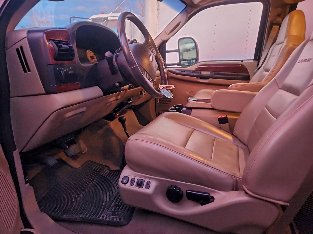 Ford F-550 Super Duty Image 9