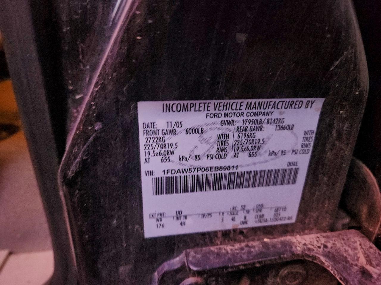 Ford F-550 Super Duty Image 11