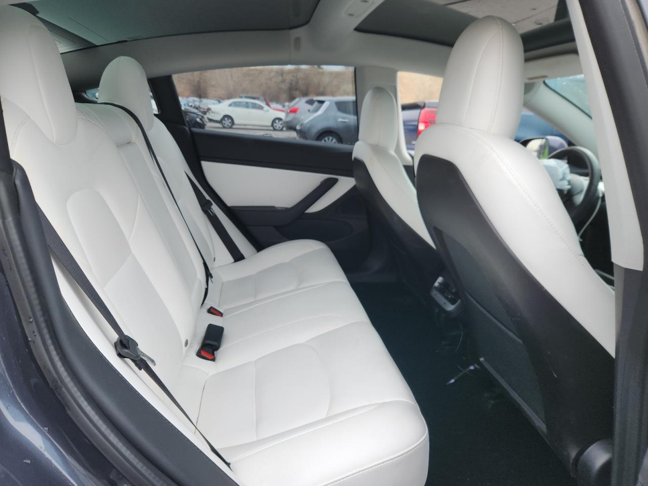 Tesla Model 3 Image 7