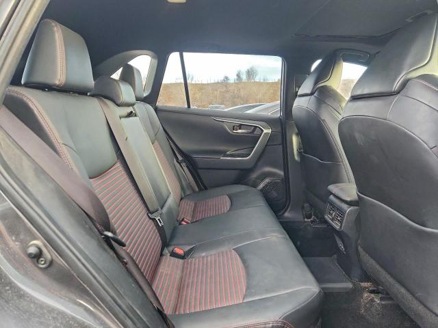 Toyota RAV4 Xse Image 11