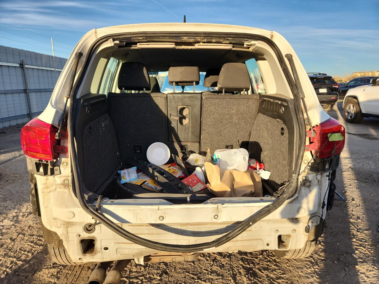 Volkswagen Tiguan S Image 7