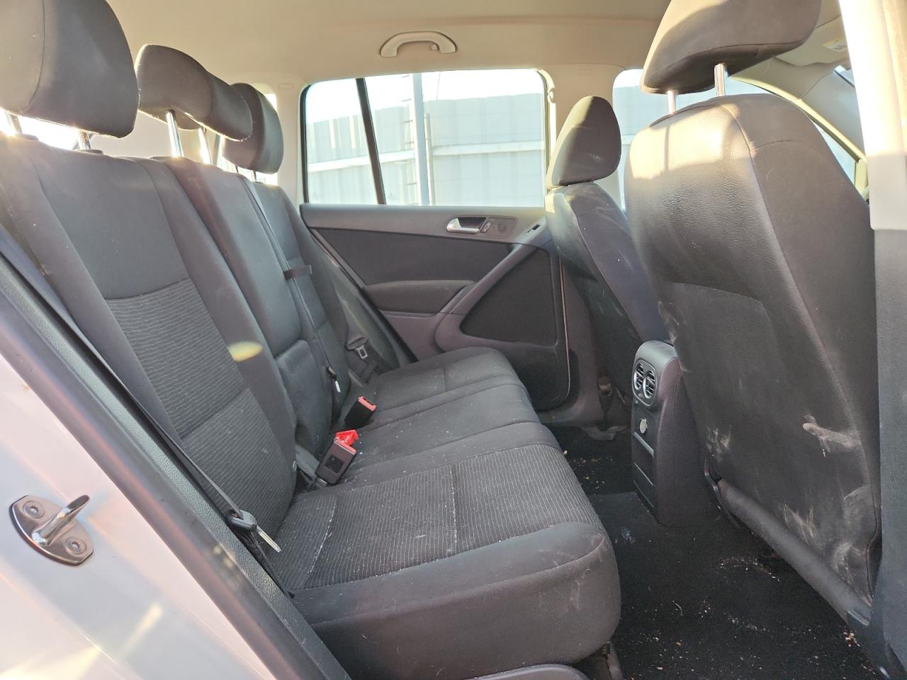 Volkswagen Tiguan S Image 4