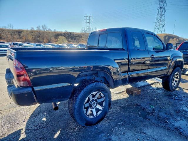 Toyota Tacoma Access Cab Image 11