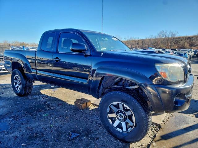 Toyota Tacoma Access Cab Image 2