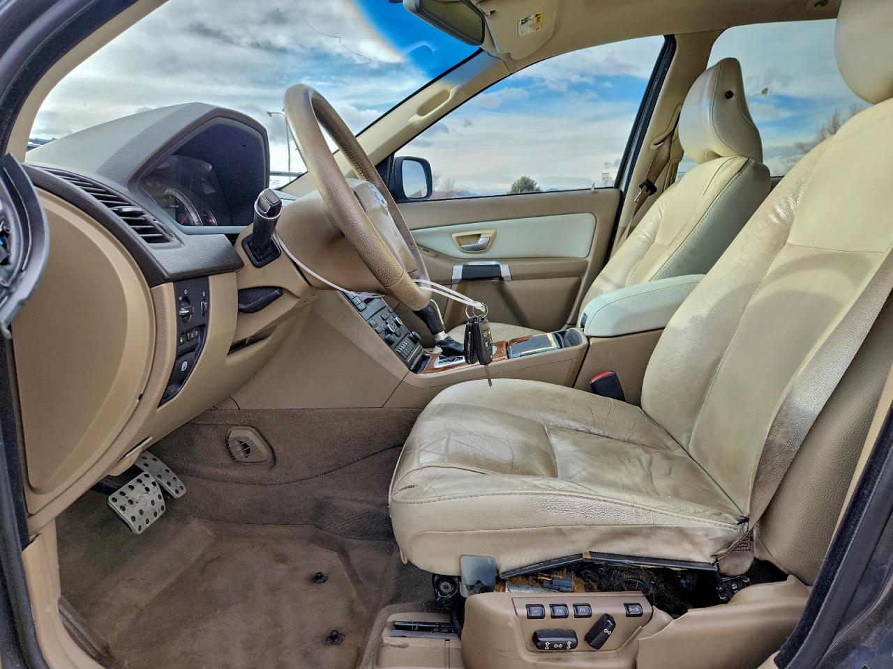 Volvo XC90 V8 Image 12