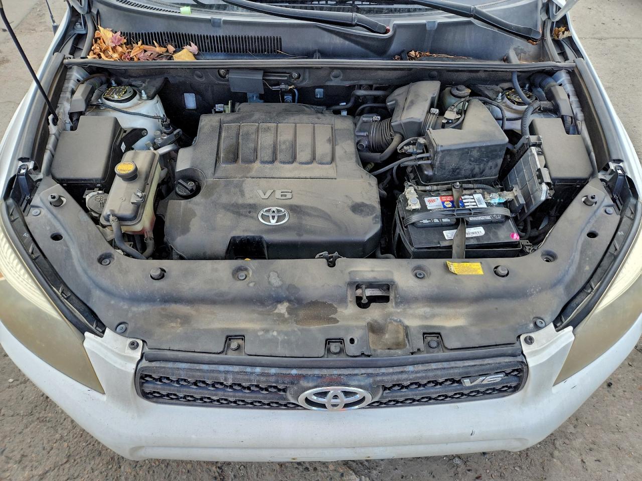 Toyota RAV4 Sport Image 2