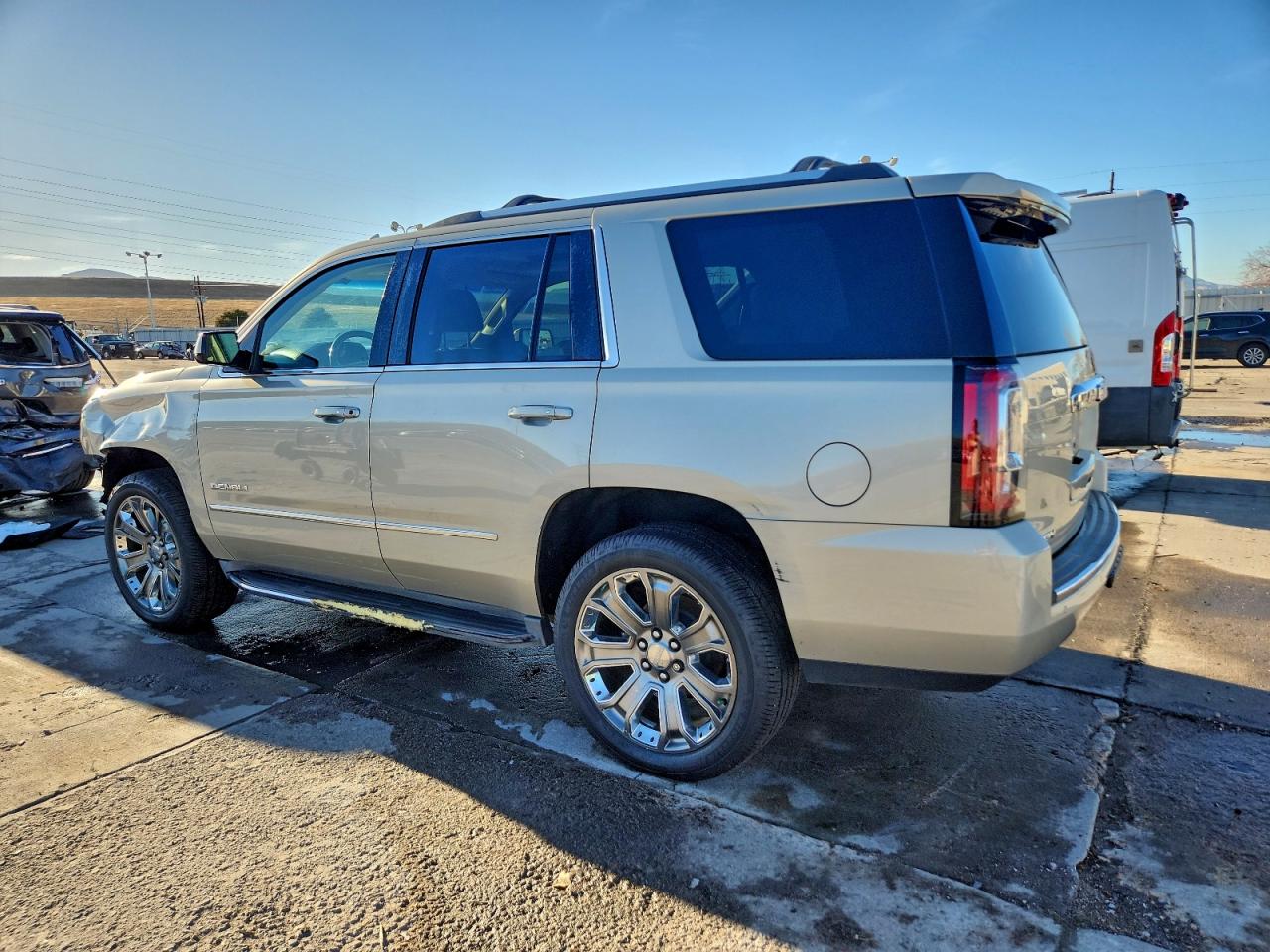 GMC Yukon Denali Image 11