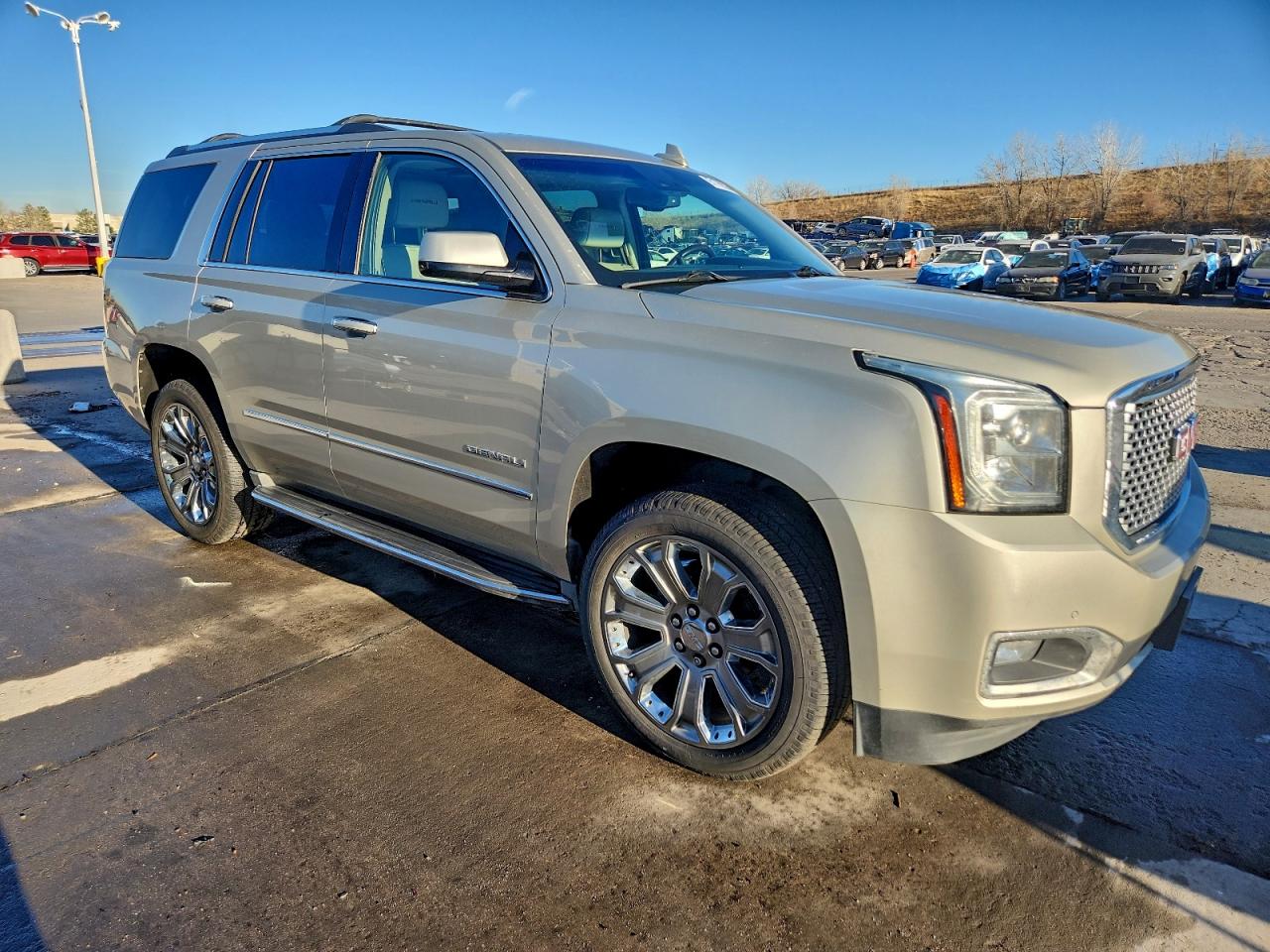 GMC Yukon Denali Image 12