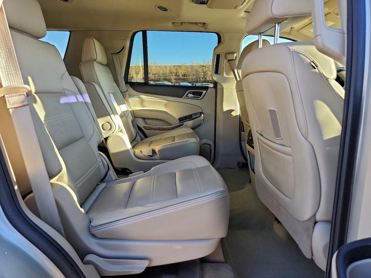 GMC Yukon Denali Image 6