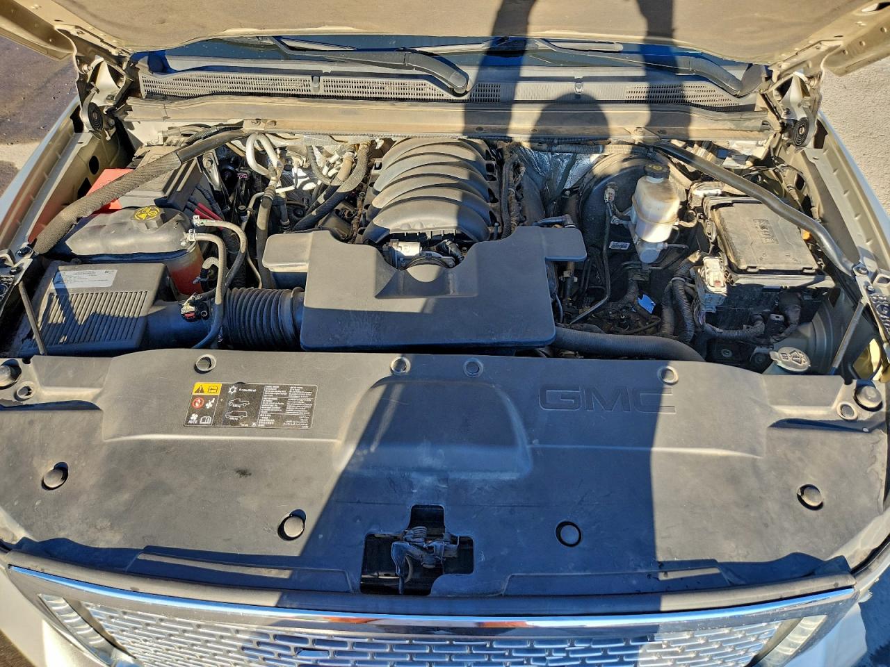 GMC Yukon Denali Image 2