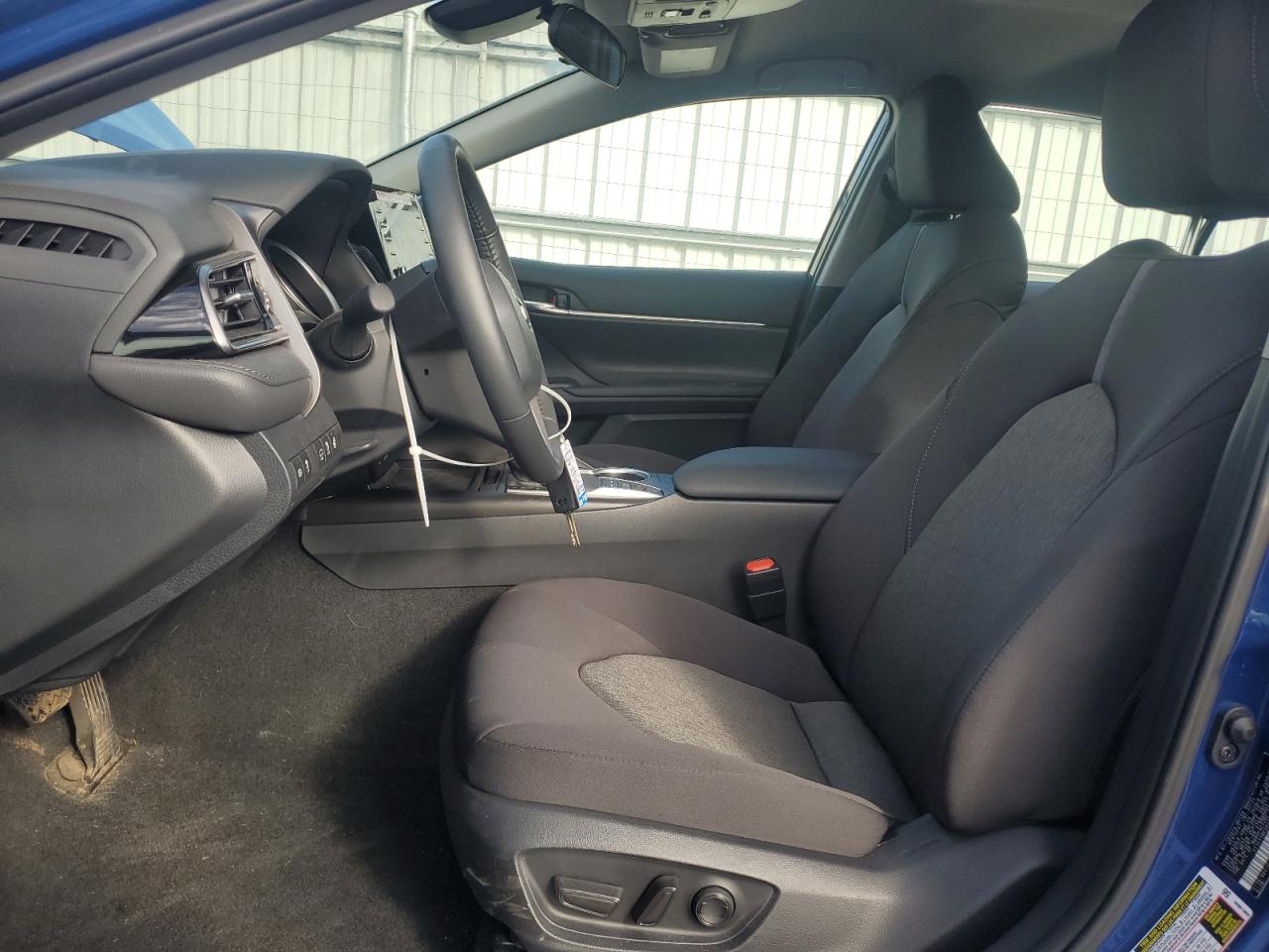 Toyota Camry Le Image 2