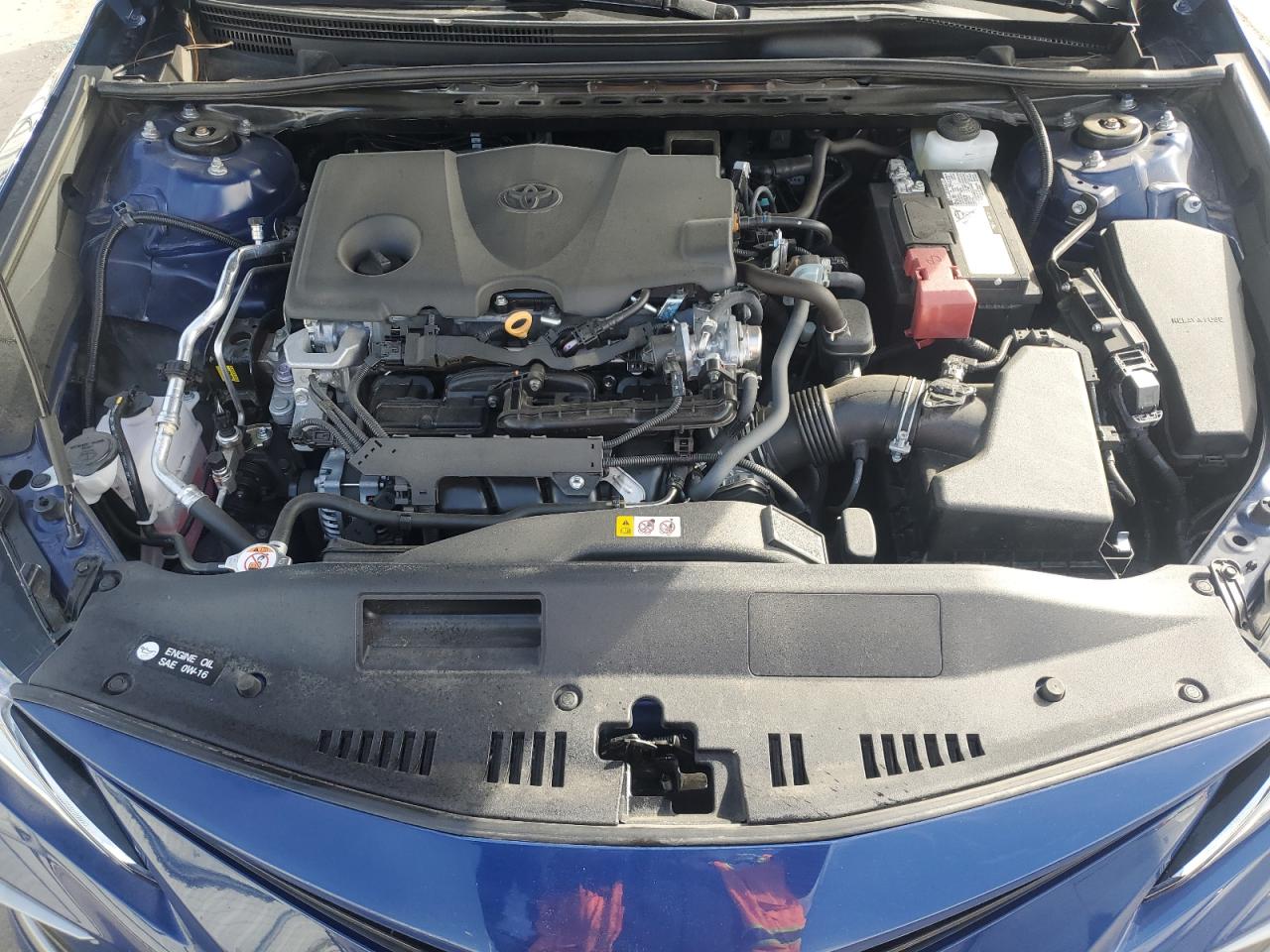 Toyota Camry Le Image 6