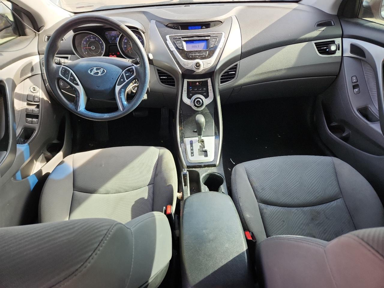Hyundai ELANTRA Gls Image 10