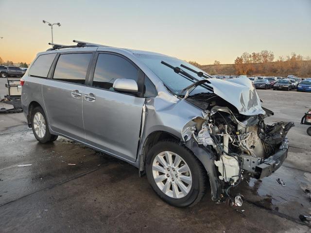 Toyota Sienna Xle Image 2