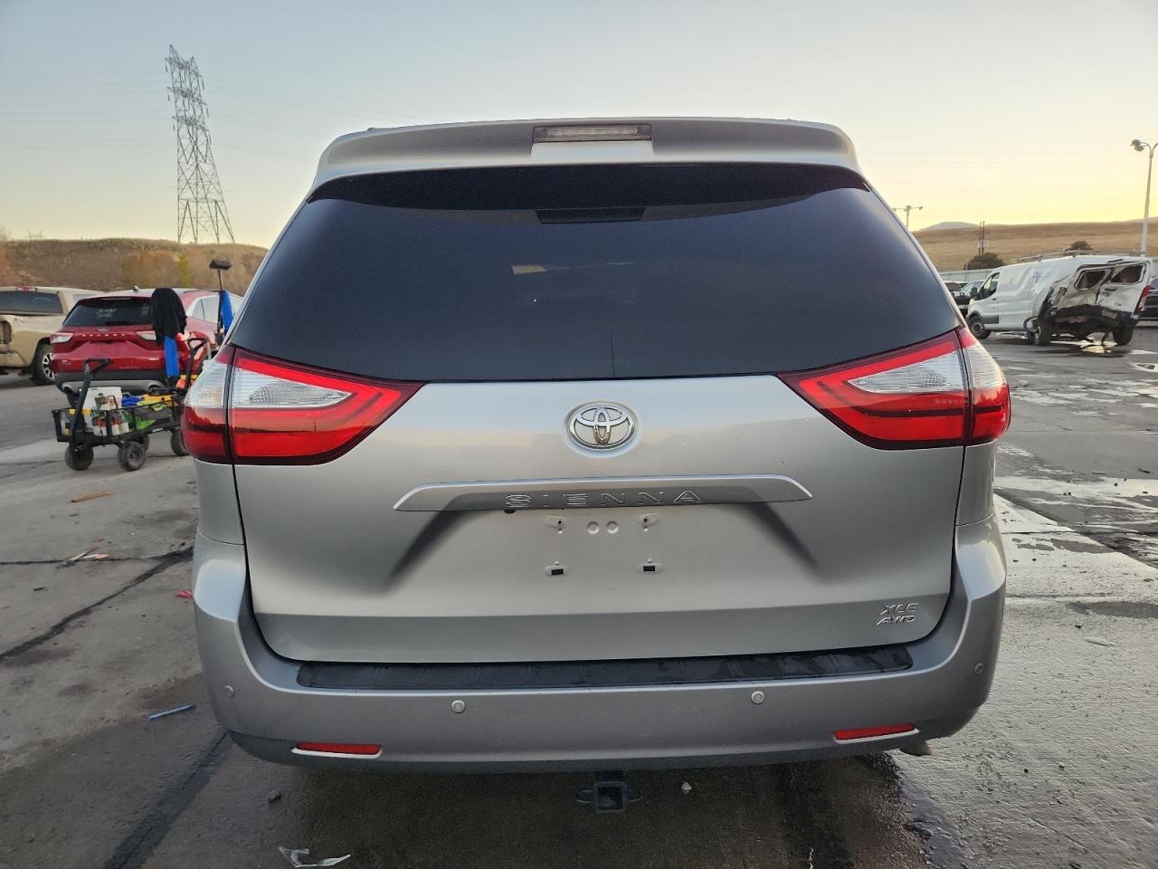 Toyota Sienna Xle Image 14