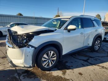 Salvage Nissan Pathfinder