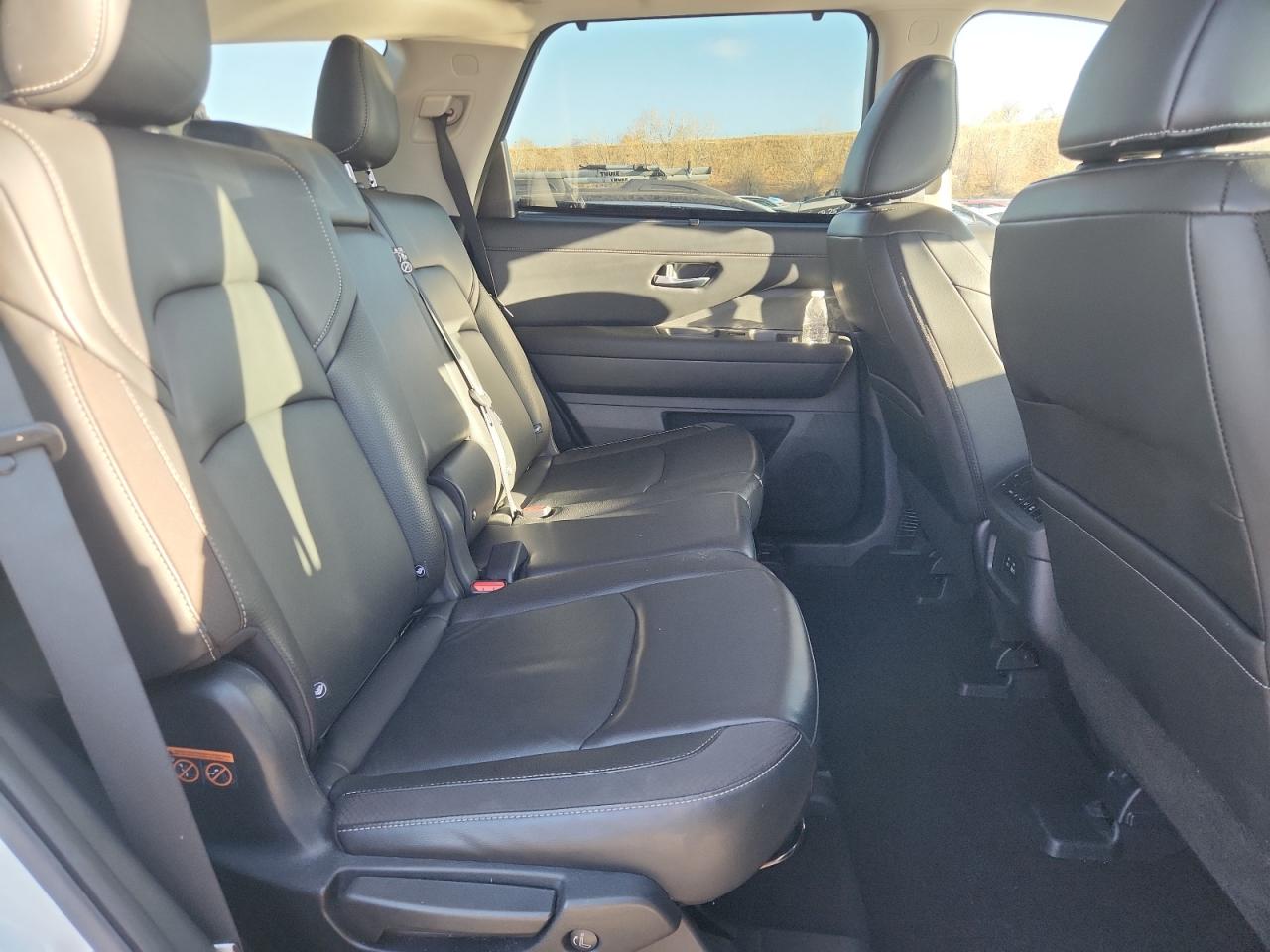 Nissan Pathfinder Sl Image 9