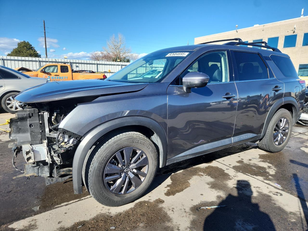 Nissan Pathfinder Sv Image 1